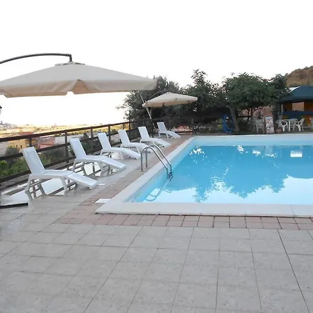 Фермерский дом La Degli Amici Санта-Тереза-ди-Рива